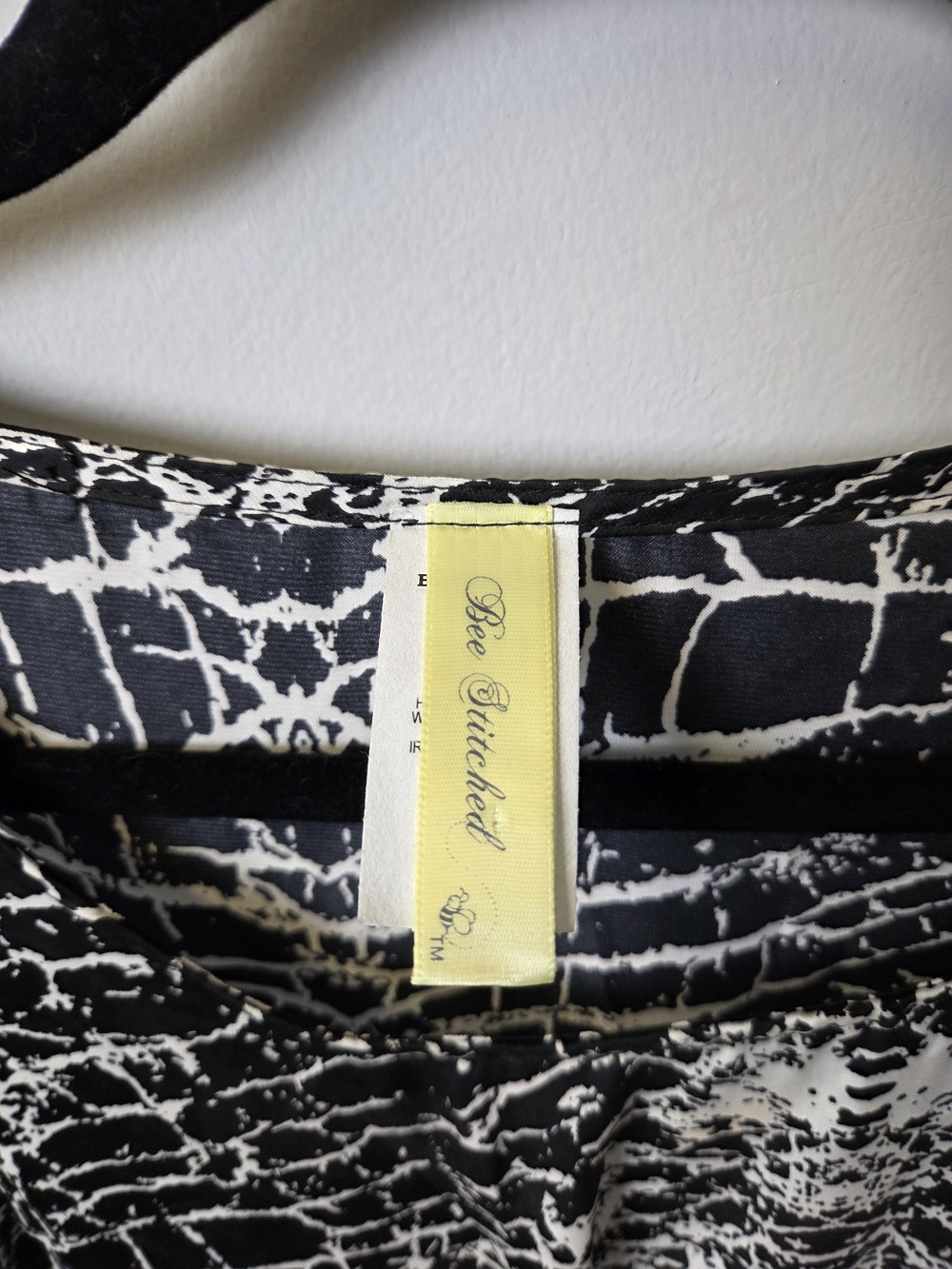Black & White Crackle Print Long Sleeve Dress - Picture 3 of 9